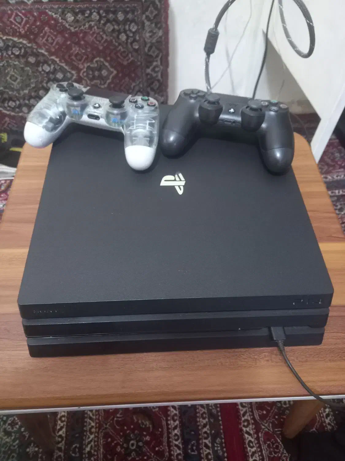 پلی استیشن ۴ یک ترابایت pro همراه با دو دسته اصلی|کنسول، بازی ویدئویی و آنلاین|سنندج, |دیوار