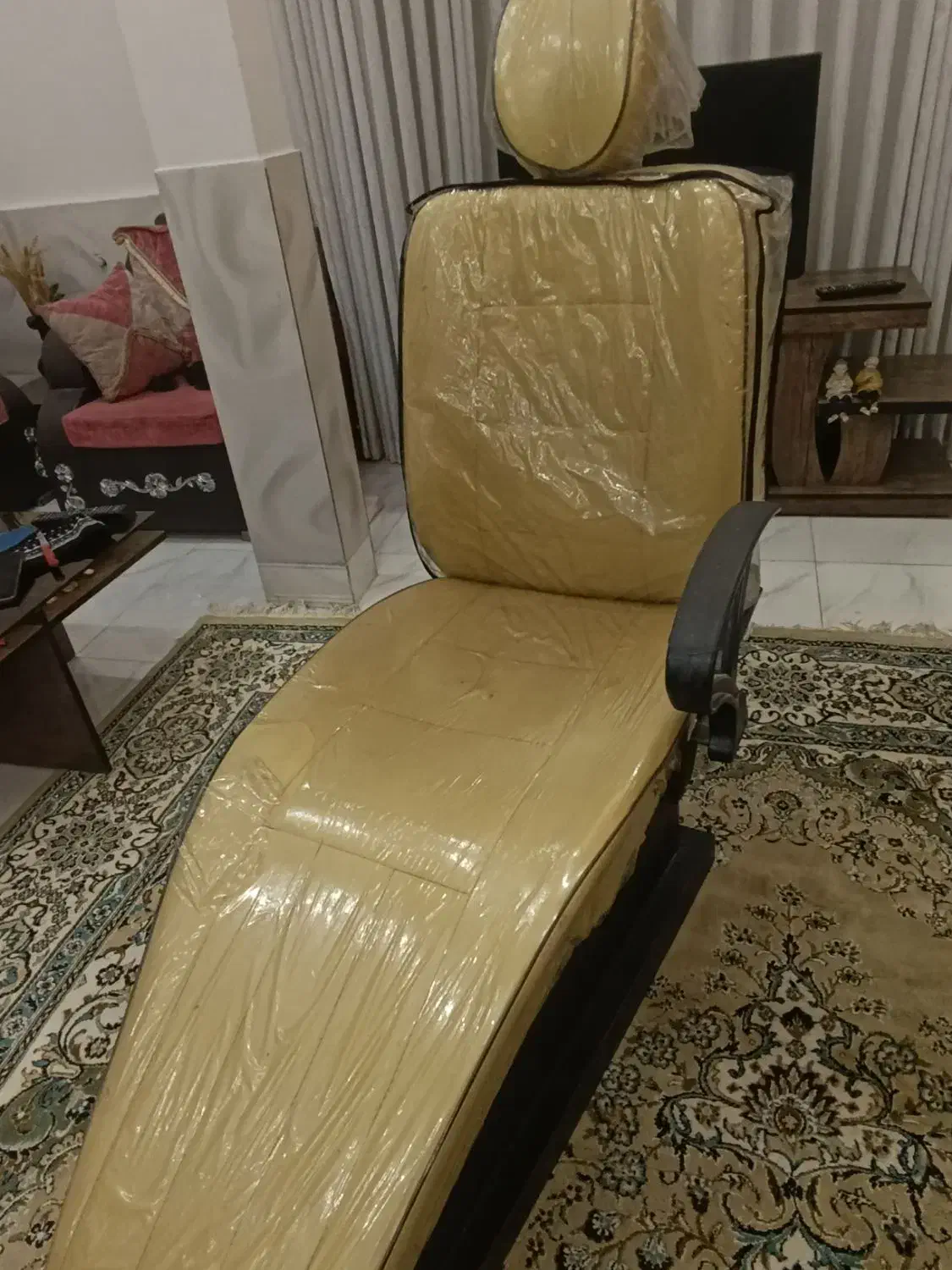 صندلی|آرایشگاه و سالن‌های زیبایی|شاهین‌شهر, گزبرخوار|دیوار