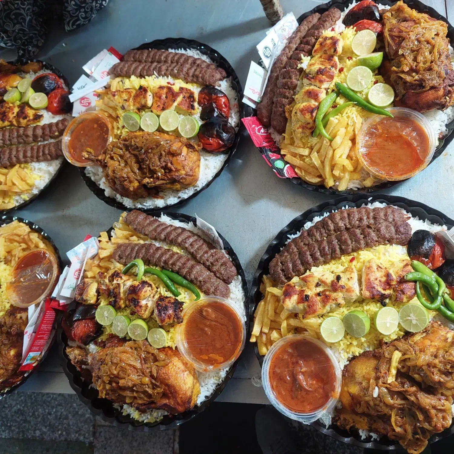 کمک آشپز خانم یا آقا . شیفت صبح|استخدام خدمات فروشگاه و رستوران|برازجان, |دیوار