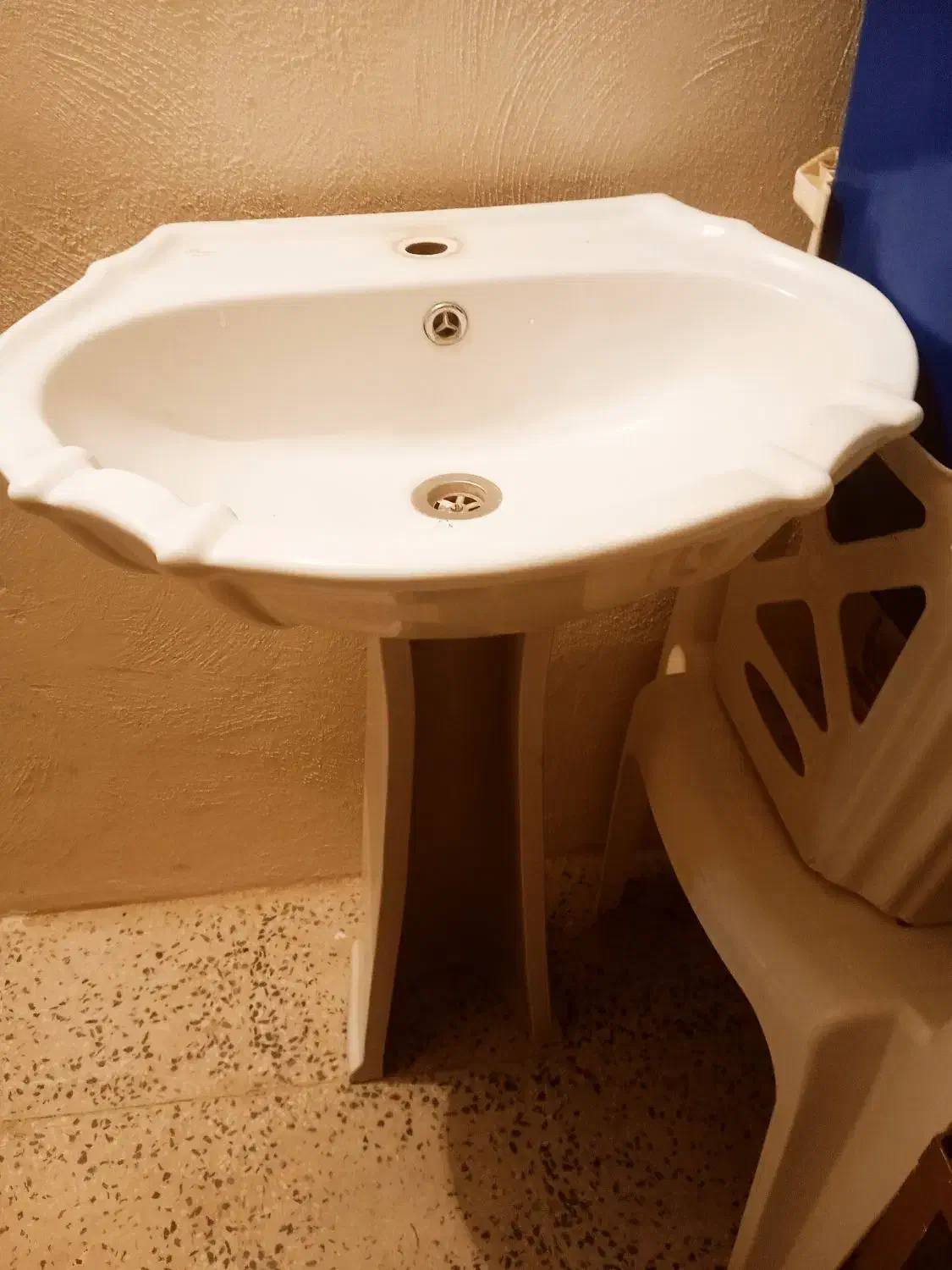 روشویی بزرگ بدون هیچگونه شکستگی|لوازم سرویس بهداشتی|محمدیه-قزوین, |دیوار