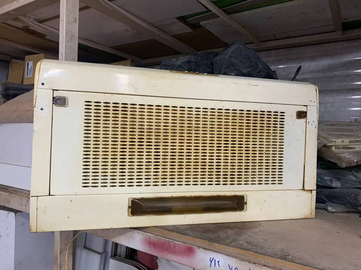 هود|هود|مشهد, رده|دیوار