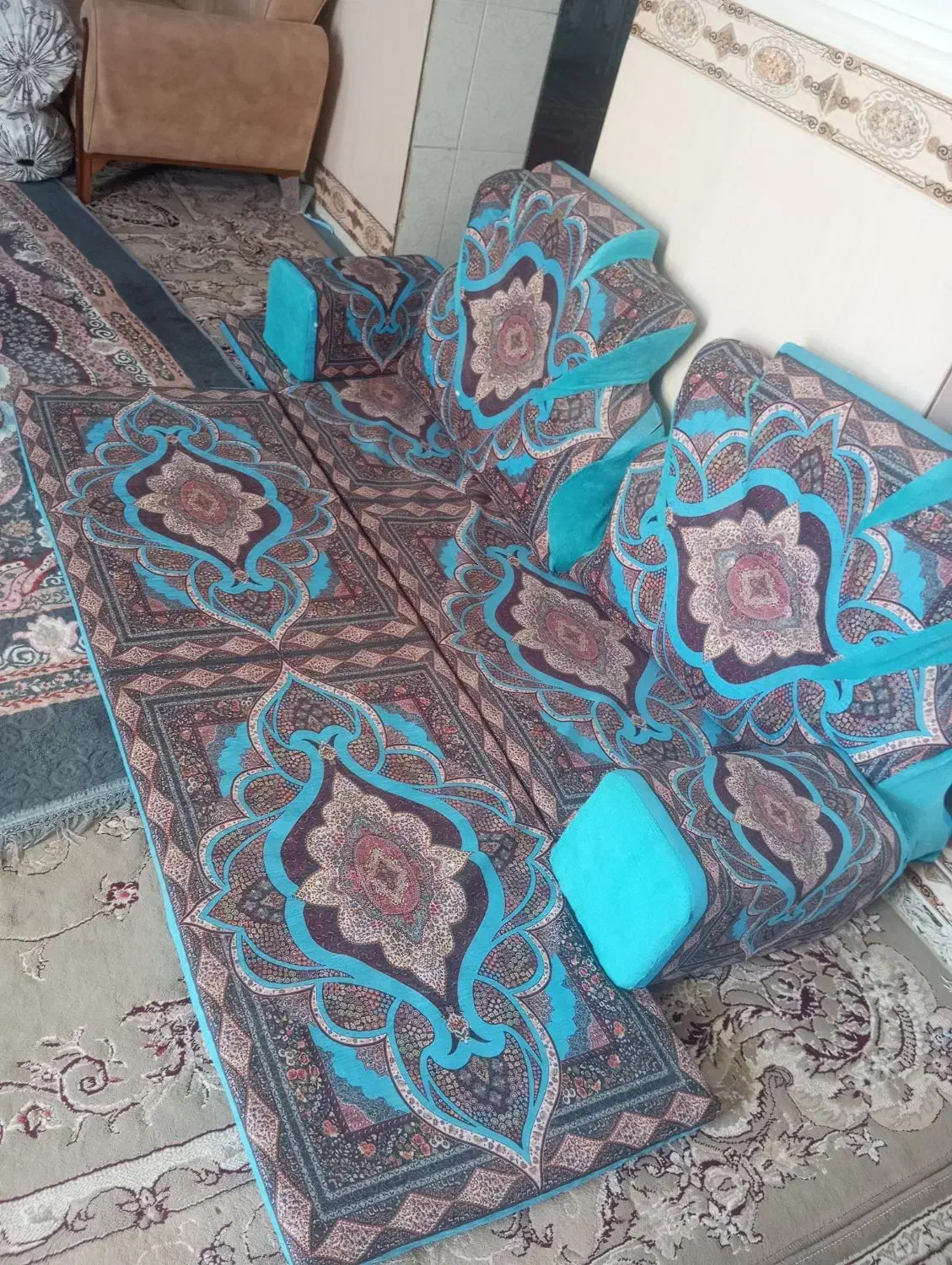 پشتی شاه نشین|پشتی|هامون, |دیوار