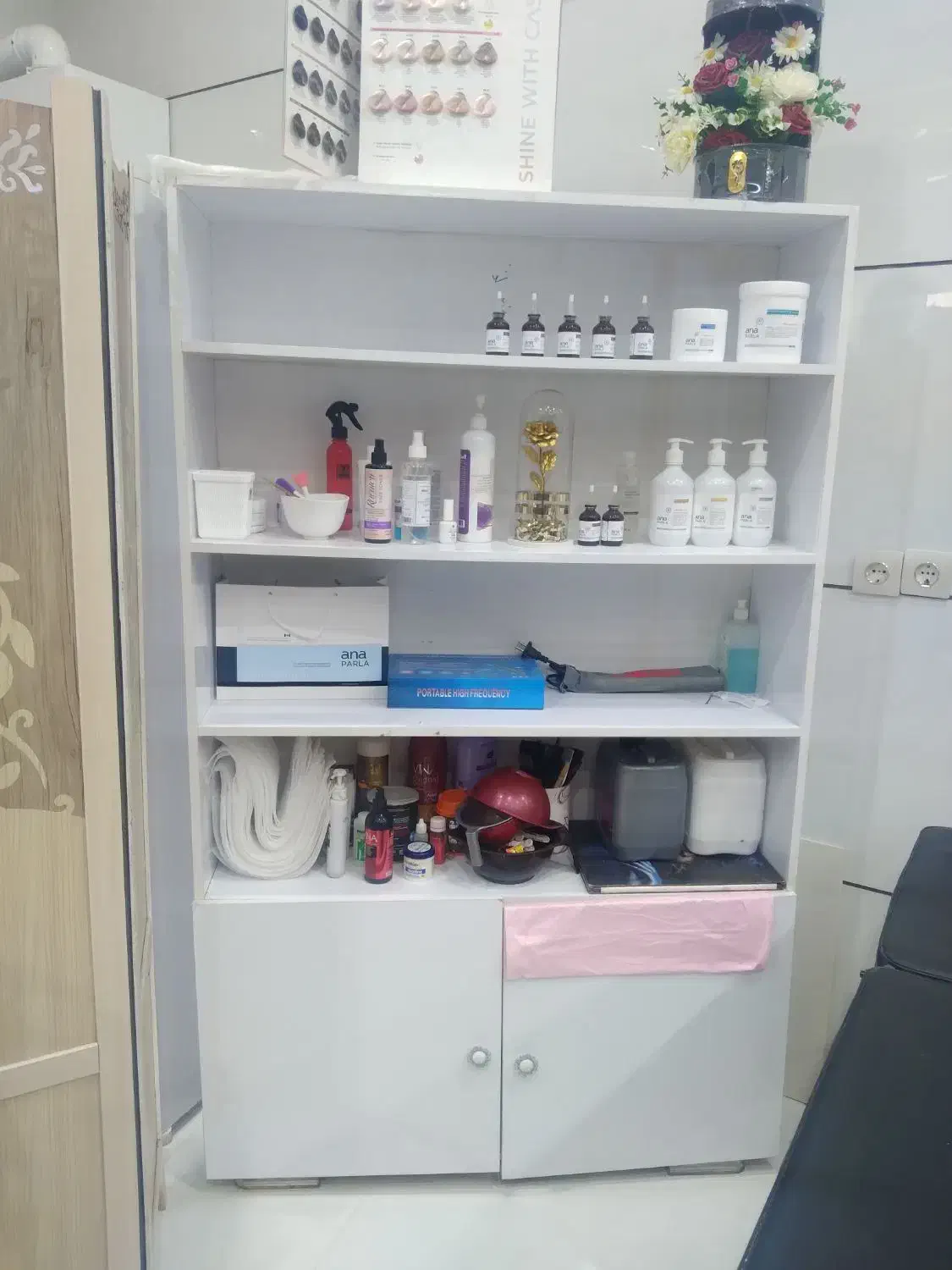 کلیه لوازم آرایشگاه ب علت جابجایی ب فروش میرسد|آرایشگاه و سالنهای زیبایی|تربتحیدریه, کاشانی|دیوار