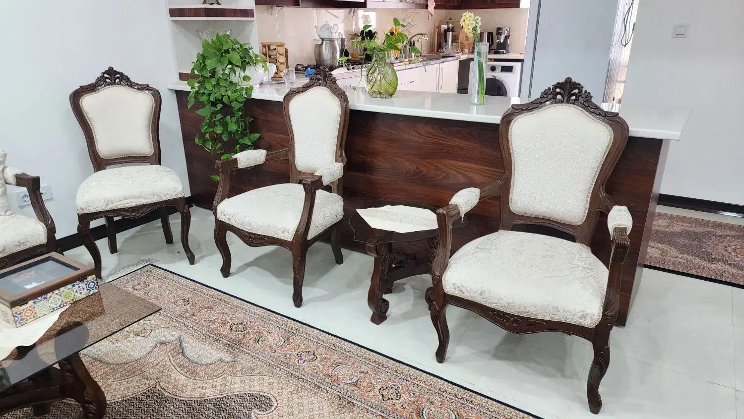 مبل ۹ نفره چوب گردو|مبلمان خانگی و میز عسلی|صدرا-فارس, فاز ۱|دیوار