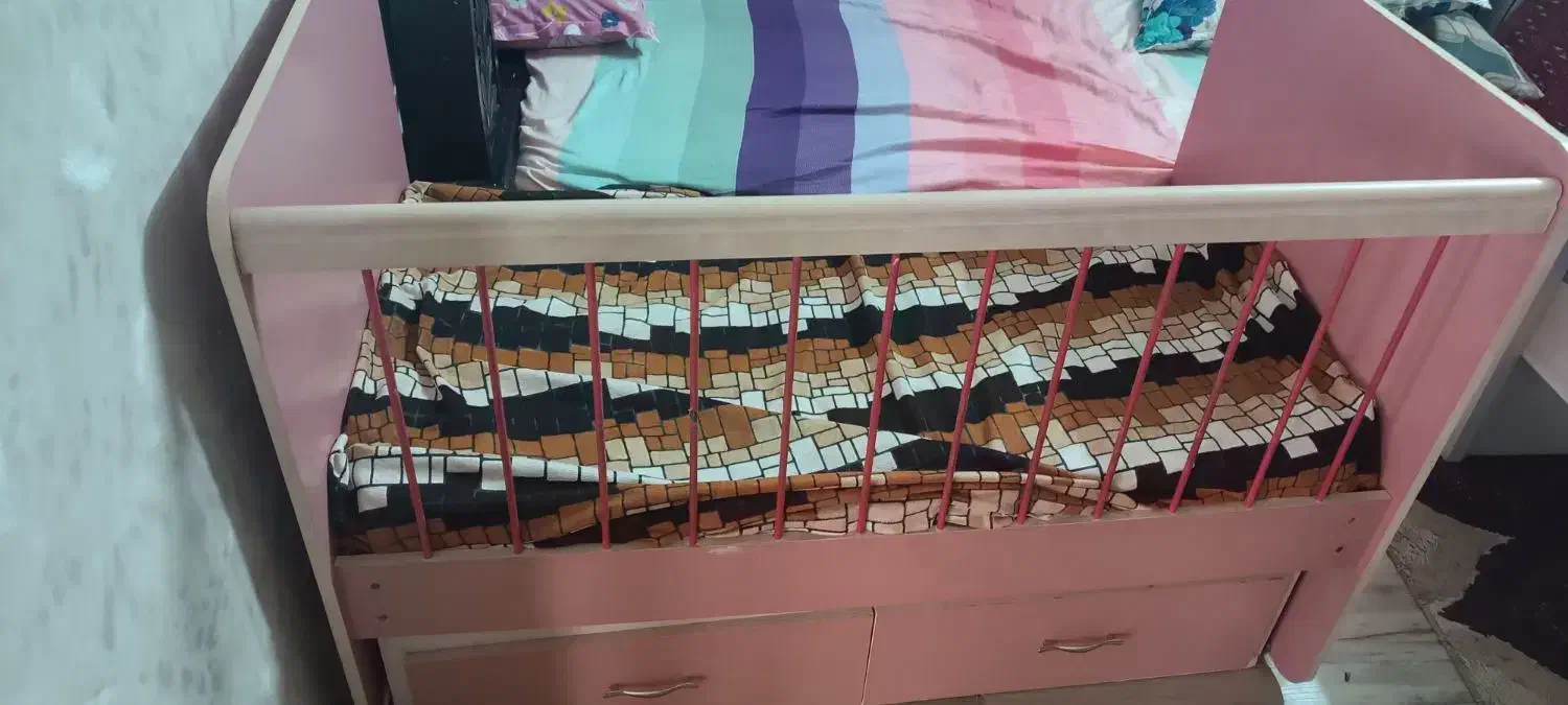 تخت کودک .|تخت و صندلی بچه|مشهد, عبادی|دیوار