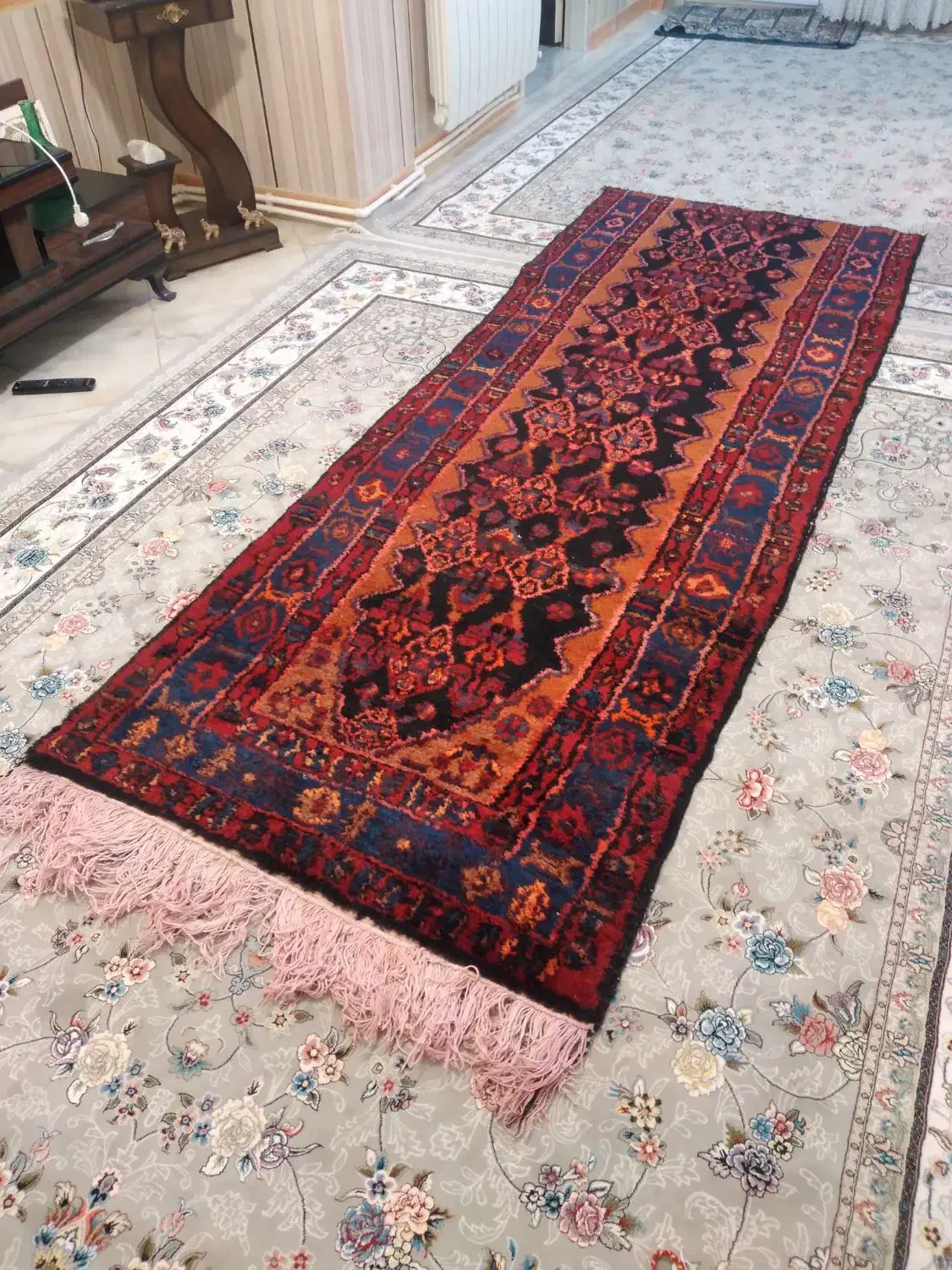 فرش و کناره دست بافت.طول ۳ متر و عرض ۱۱۰ سانت|فرش|نهاوند, |دیوار