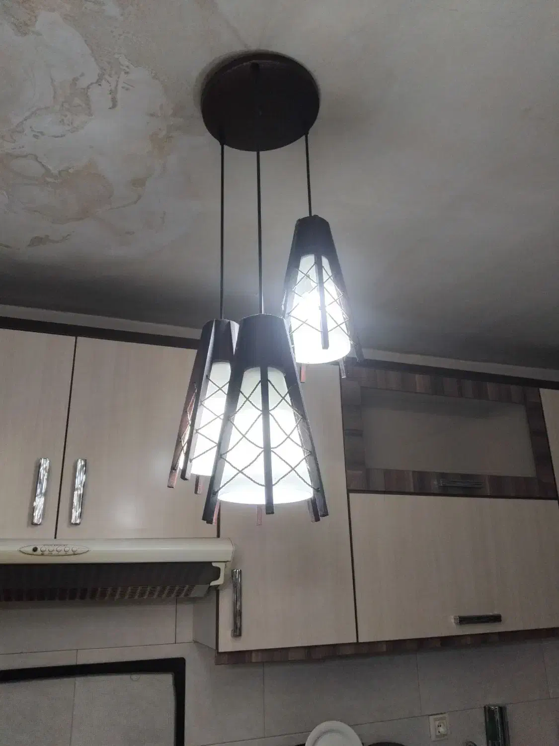 لوستر آشپز خانه و راهرو سه شاخه چوبی|لوستر و چراغ آویز|پردیس, فاز ۳|دیوار