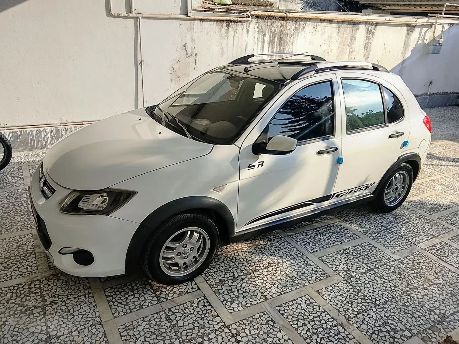 کوئیک R دندهای ۱۴۰۰ بدون رنگ و خط خوردگی|خودرو سواری و وانت|آمل, |دیوار