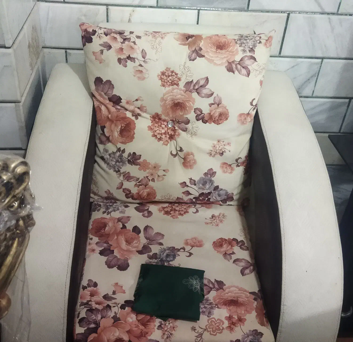 مبل نایک7نفره احتیاج به شارژ اسفنج|مبلمان خانگی و میز عسلی|قم, عربستان|دیوار