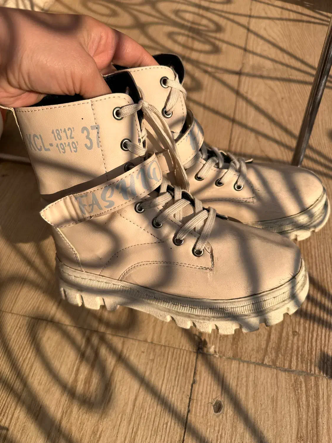 بوت اسپرت|کفش و لباس بچه|پاکدشت, پاکدشت (مامازند)|دیوار