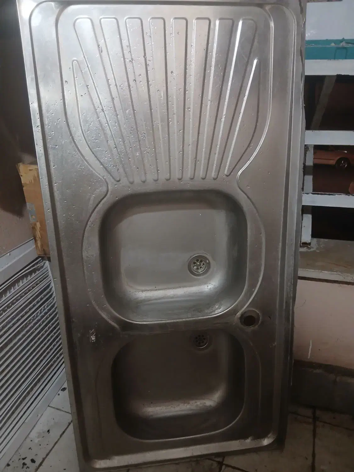 وسلام|آب‌چکان و نظم‌دهنده ظروف|یاسوج, |دیوار