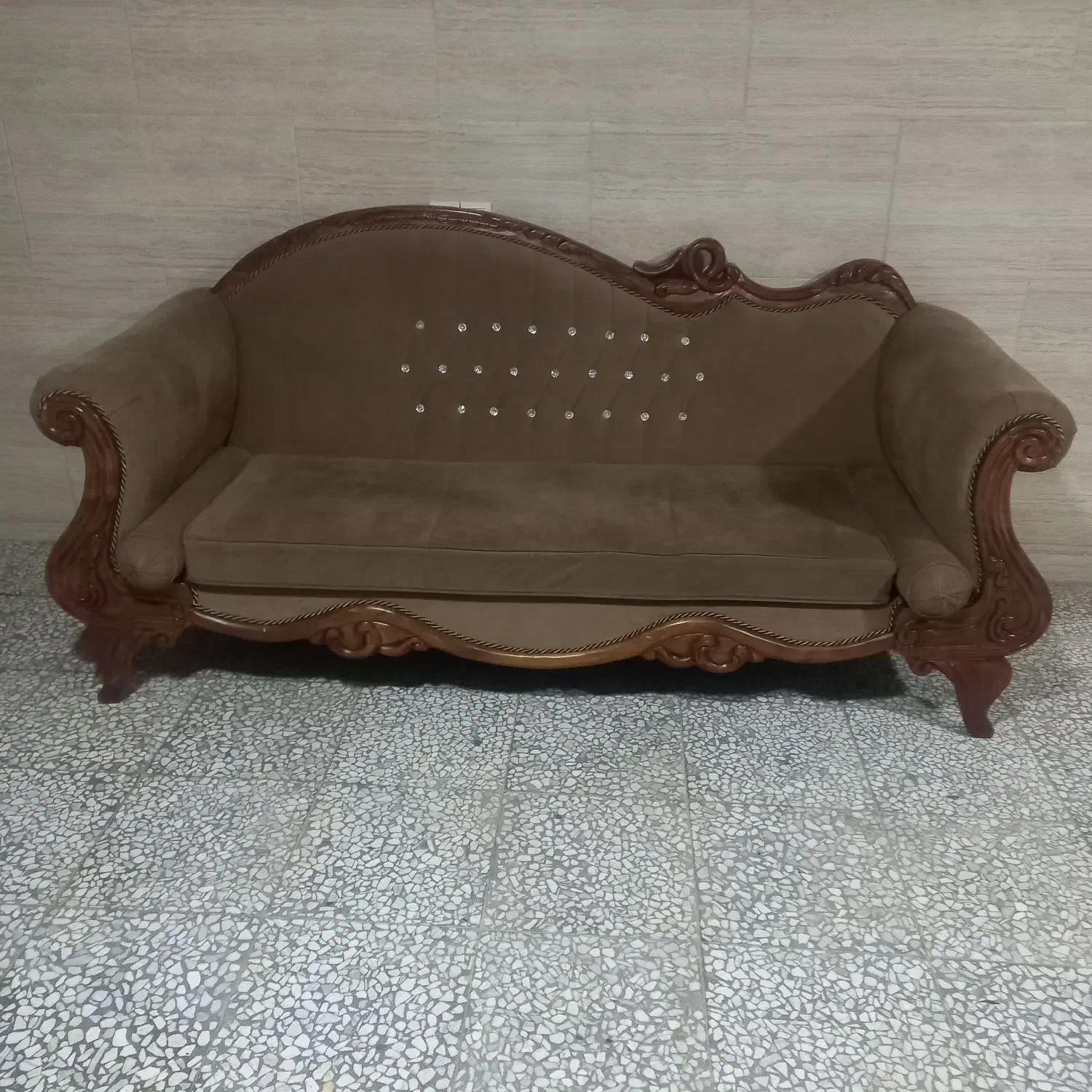 مبل کلاسیک ۳ نفره|مبلمان خانگی و میز عسلی|قائمشهر, |دیوار