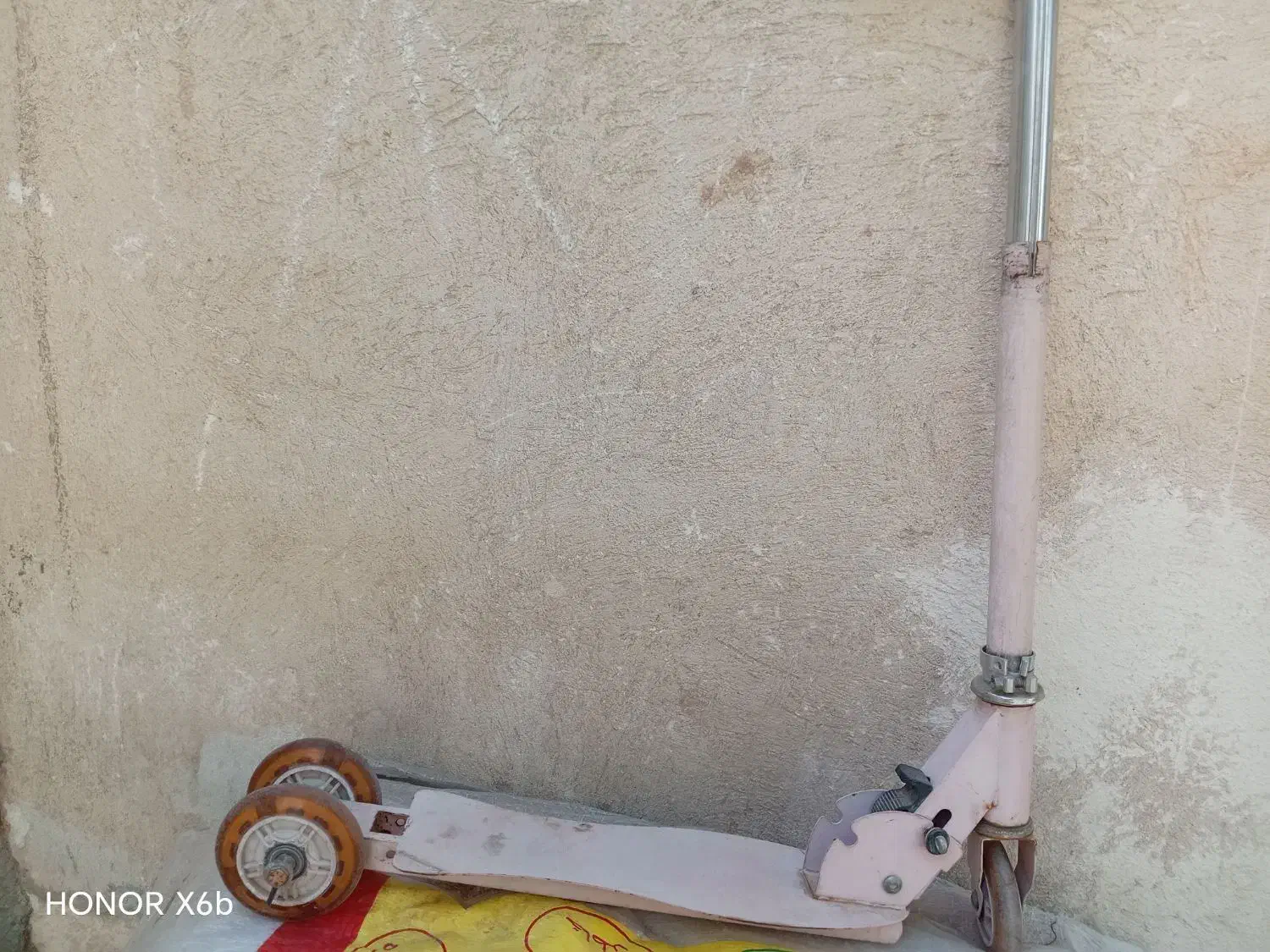 حراج حراج اسکوتر فقط و فقط 500تومن|دوچرخه، اسکیت، اسکوتر|اصفهان, باتون|دیوار