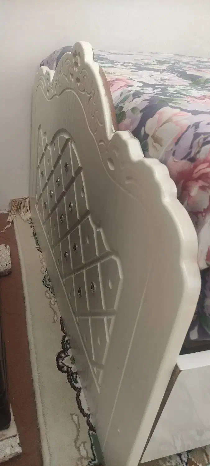 تخت یک نفره|تخت و سرویس خواب|تربت جام, تیپ ۳۸ زرهی تربت جام|دیوار