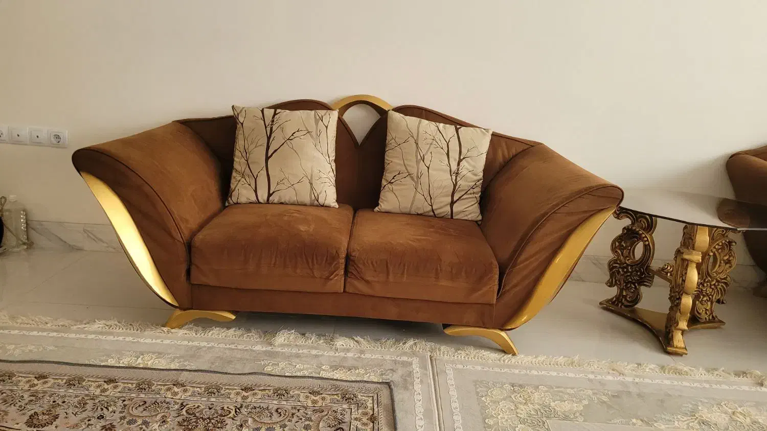 مبل کارکرده ویستا ،با میز وسط و دو عدد عسلی|مبلمان خانگی و میز عسلی|کرمانشاه, |دیوار