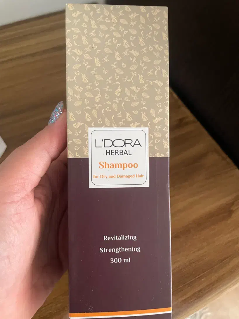 محصولات لدورا|آرایشی، بهداشتی، درمانی|لاهیجان, شیشه گران|دیوار