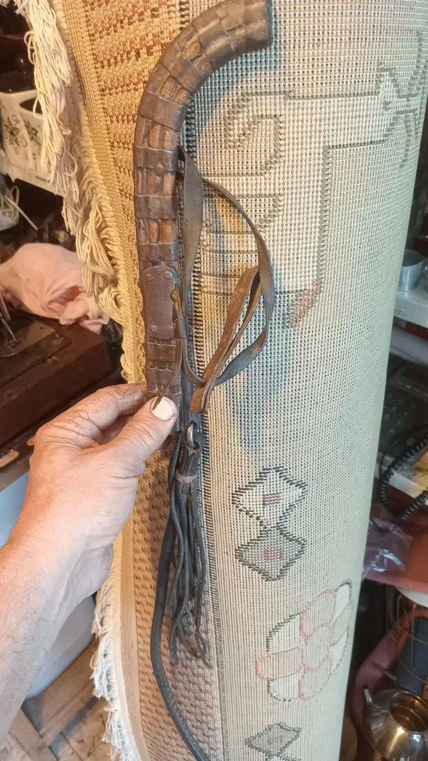 شلاق چرم ترکمنی عتیقه|کلکسیون اشیاء عتیقه|گرگان, |دیوار