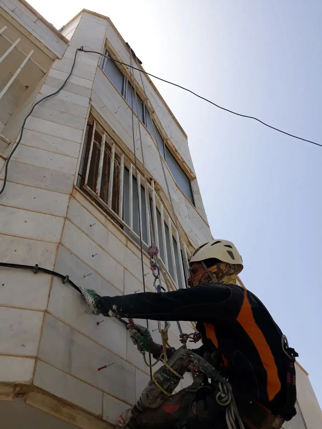 خدمات کار در ارتفاع بدون داربست|خدمات پیشه و مهارت|اسفراین, |دیوار