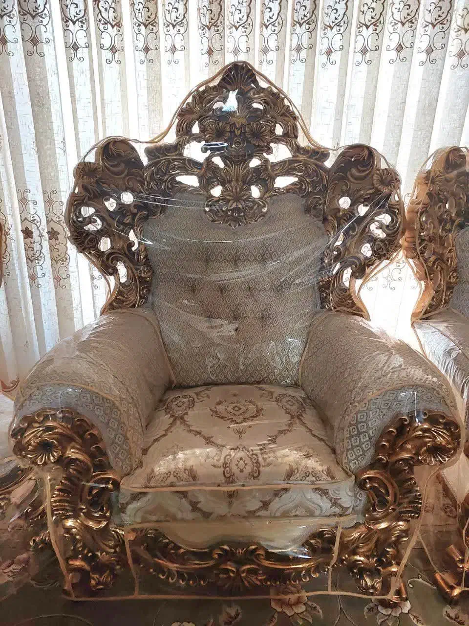 مبل سلطنتی ۹ نفر با میز نهار خوری ۶ نفر با کاور|مبلمان خانگی و میز عسلی|شاهین‌شهر, مخابرات (شهید بهشتی)|دیوار