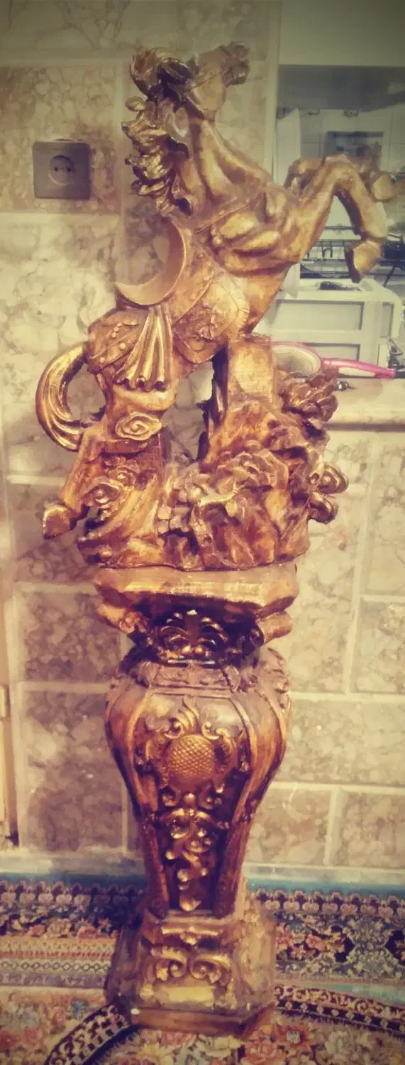 میز تلویزیون و مجسمه اسب بزرگ|میز تلویزیون|مشهد, بهمن|دیوار