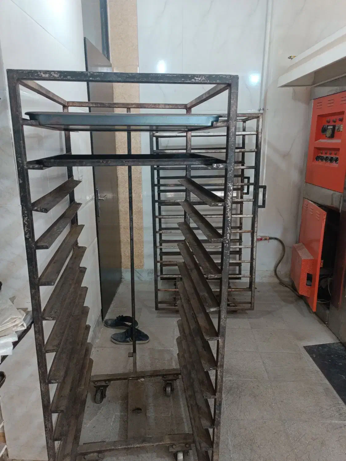 واگذاری کلیه لوازم کارگاه تولید کیک شیرینی در قم|فروشگاه و مغازه|قم, علی آباد سعدگان|دیوار