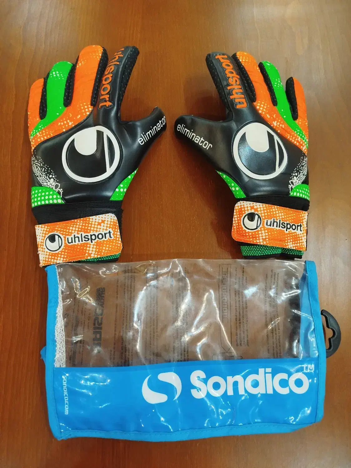 دستکش دروازه بانی|ورزش‌های توپی|میانه, |دیوار