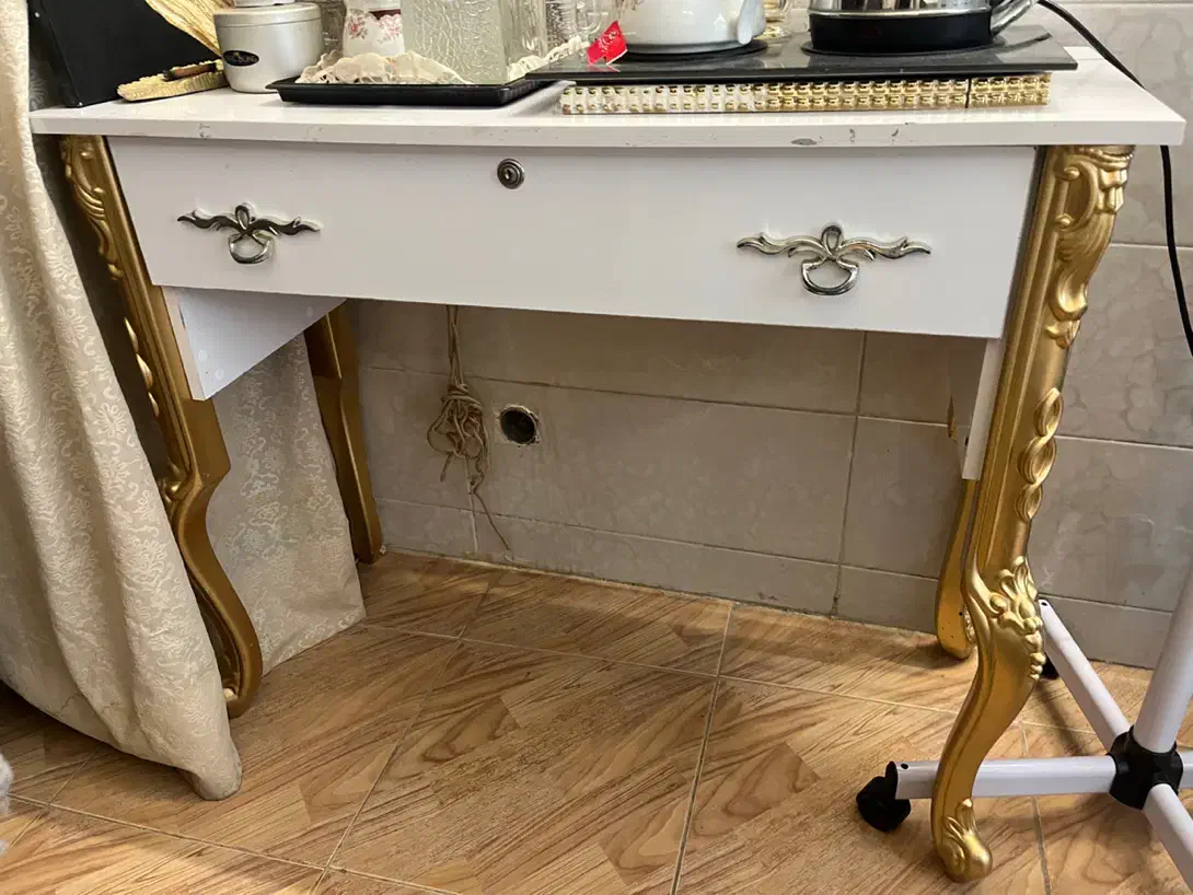 میز ناخن میز توالت|مبلمان خانگی و میز عسلی|اصفهان, سرچشمه|دیوار