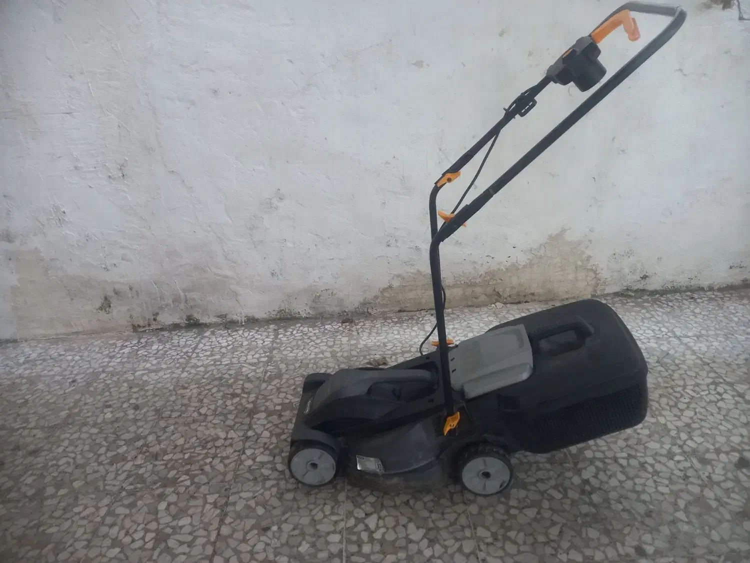 چمن زن برقی کالسکه ای الپینا|ماشین‌آلات صنعتی|رشت, نظری|دیوار