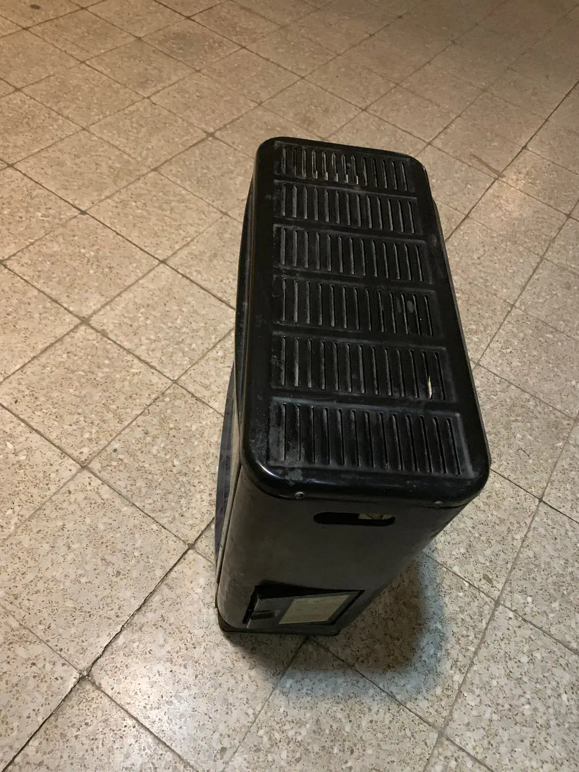 یک عدد بخاری|بخاری، هیتر، شومینه|نشتارود, |دیوار