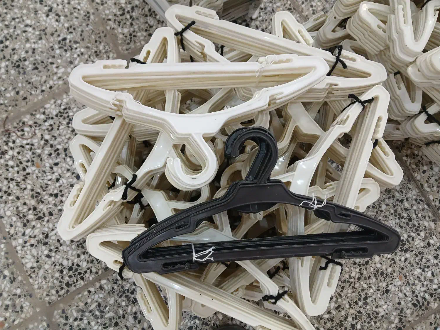 چوب لباسی مغازه|بندرخت و رختآویز|قم, سعادتی|دیوار