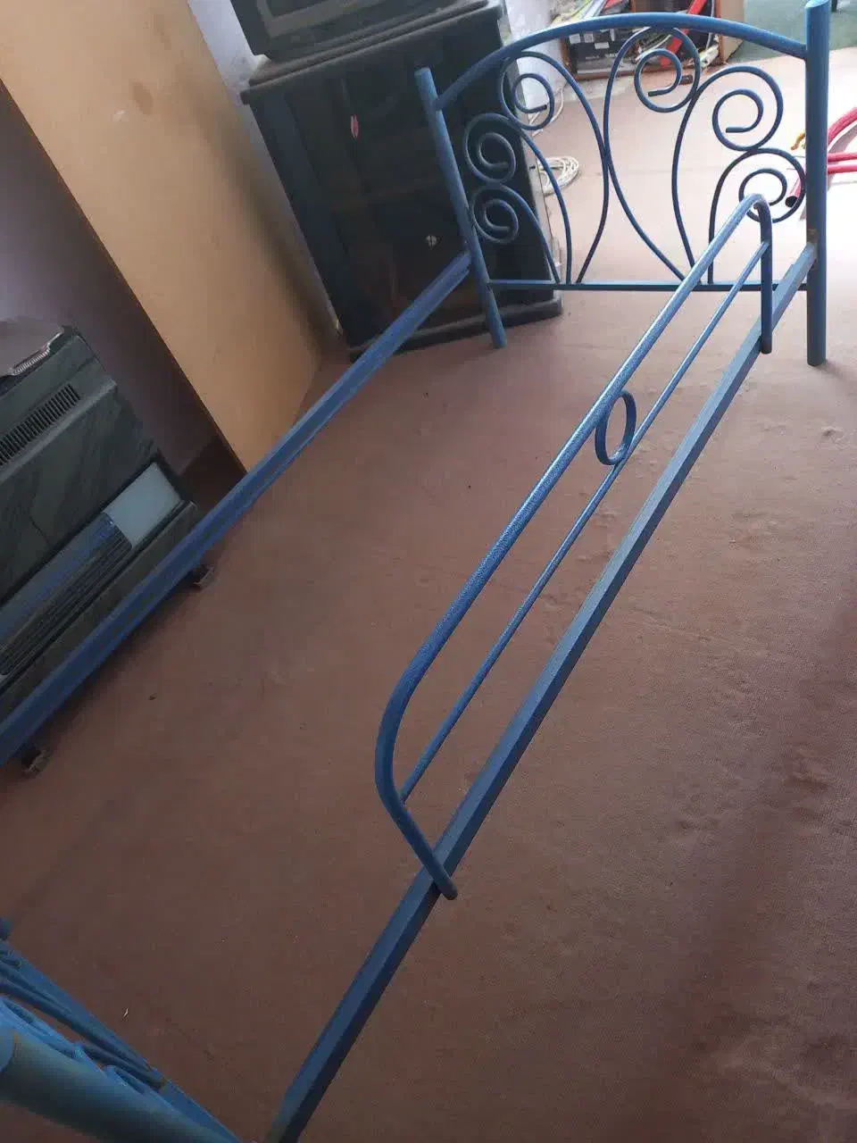 تخت نو بدون کفی|تخت و سرویس خواب|سبزوار, کوی بهار|دیوار