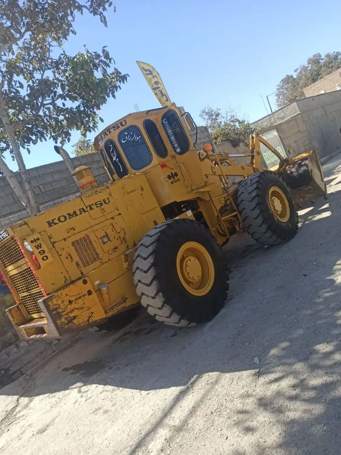 لودر کوماتسو ۹۰ در حد|خودرو سنگین|میاندوآب, |دیوار