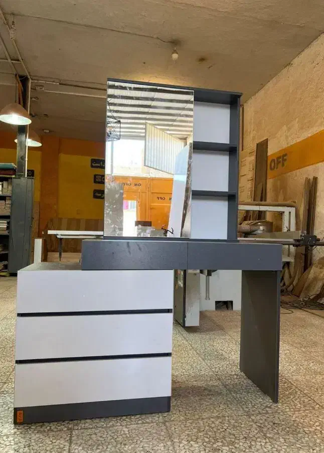 میز آرایش|آینه|نیشابور, گنبد سبز|دیوار