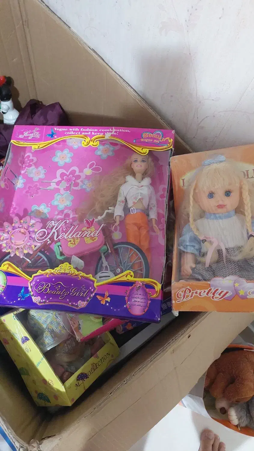 تعداد زیادی عروسک|اسباب‌بازی بچه|شیراز, غدیر جنوبی|دیوار