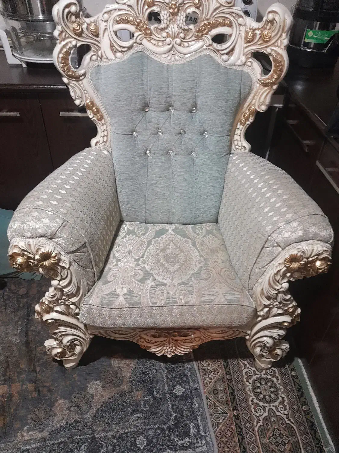 دوتا مبل سلطنتی سالم هست  ۴تومان ایسین|مبلمان خانگی و میز عسلی|بندرعباس, |دیوار