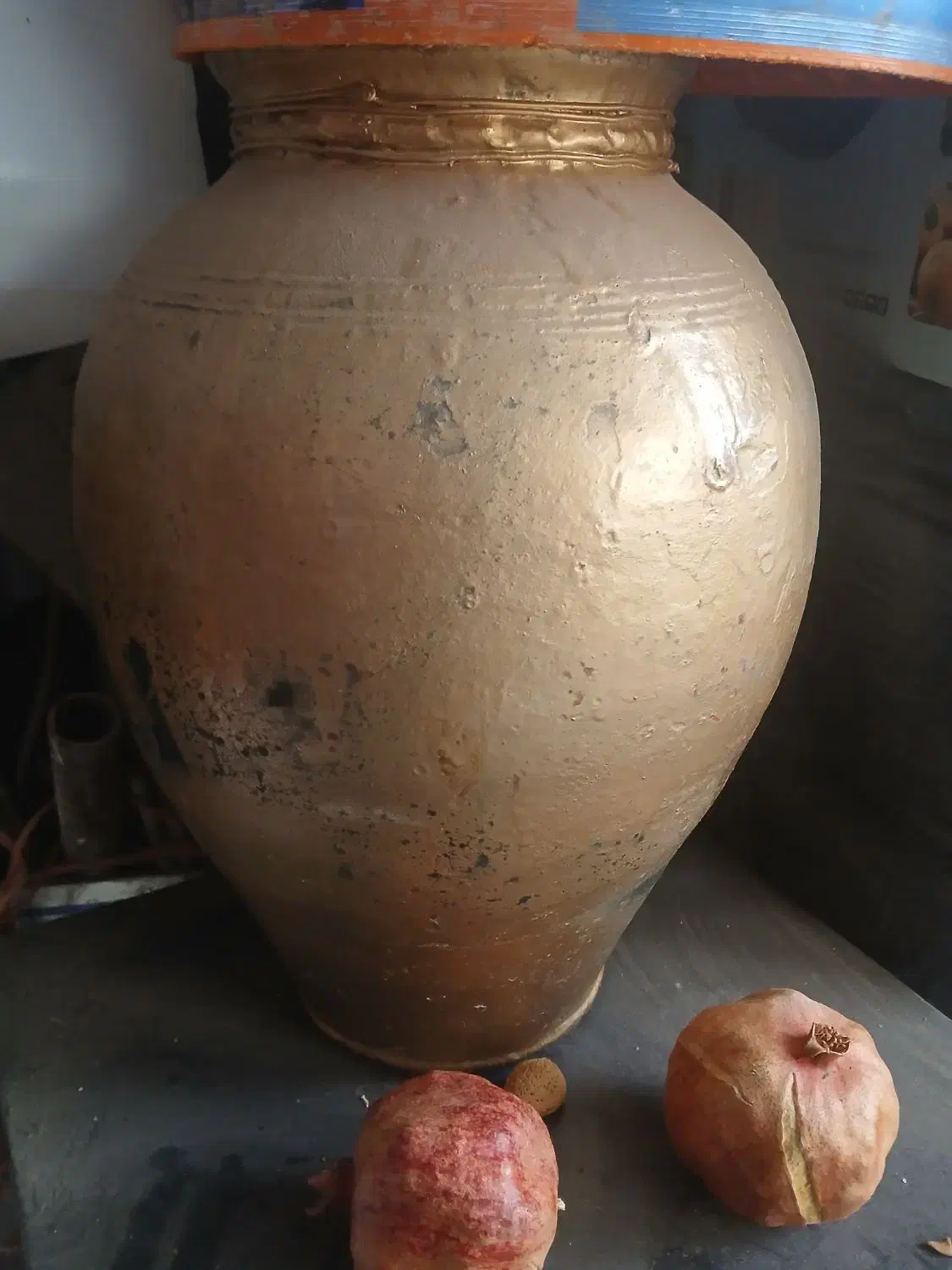 کوزه قدیمی|کلکسیون اشیاء عتیقه|ساوه, |دیوار