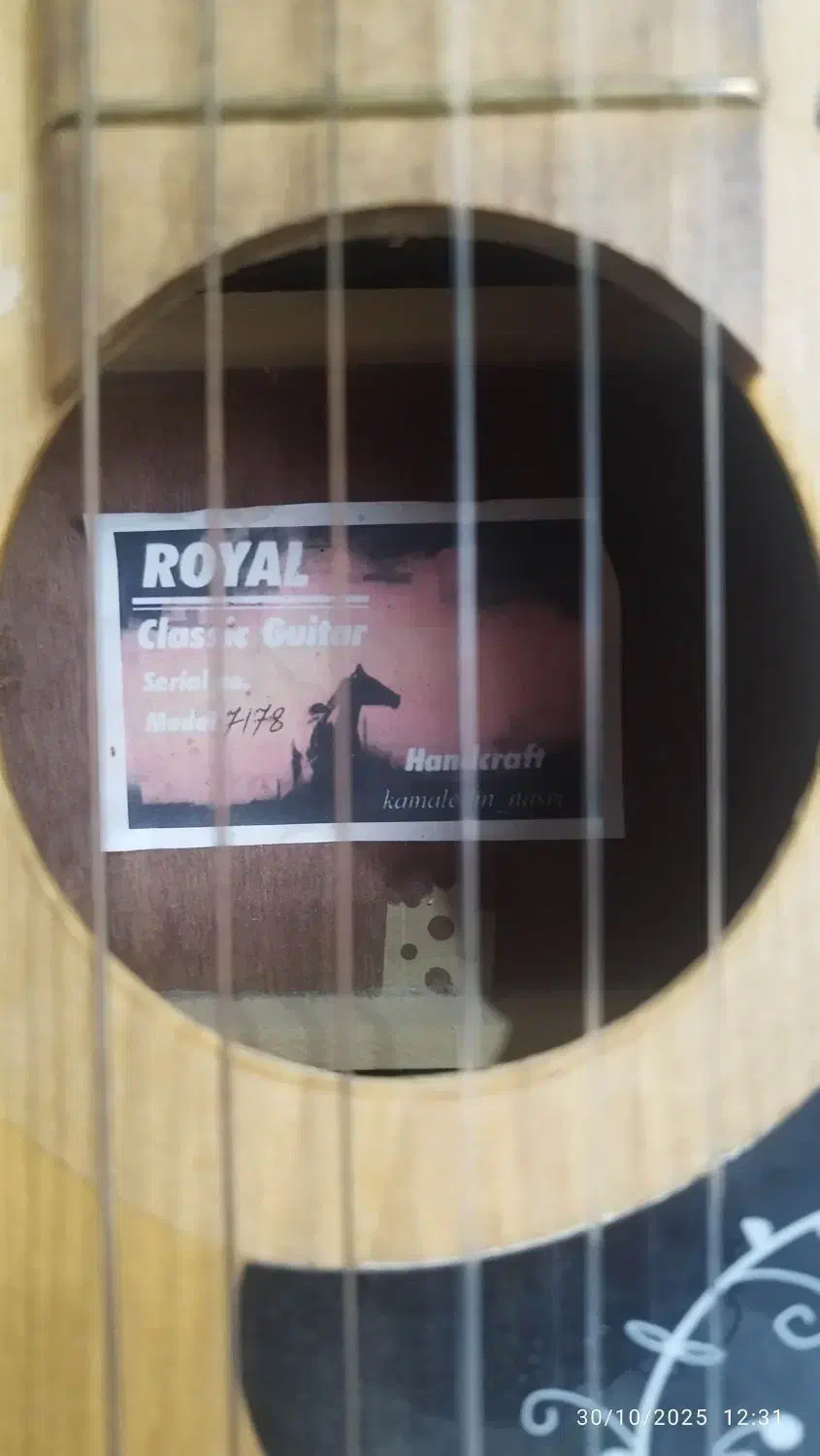 گیتار رویال سه چهارم با پایه و کیی|گیتار، بیس، امپلیفایر|کرج, فاز ۴ مهرشهر|دیوار
