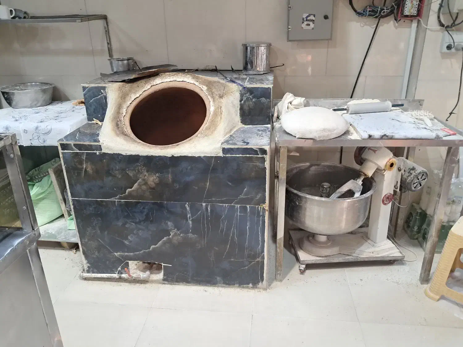 نیازمند شاطر نانوا تنور گلی کبابی خانم یا اقا|استخدام خدمات فروشگاه و رستوران|شاهینشهر, فردوسی|دیوار