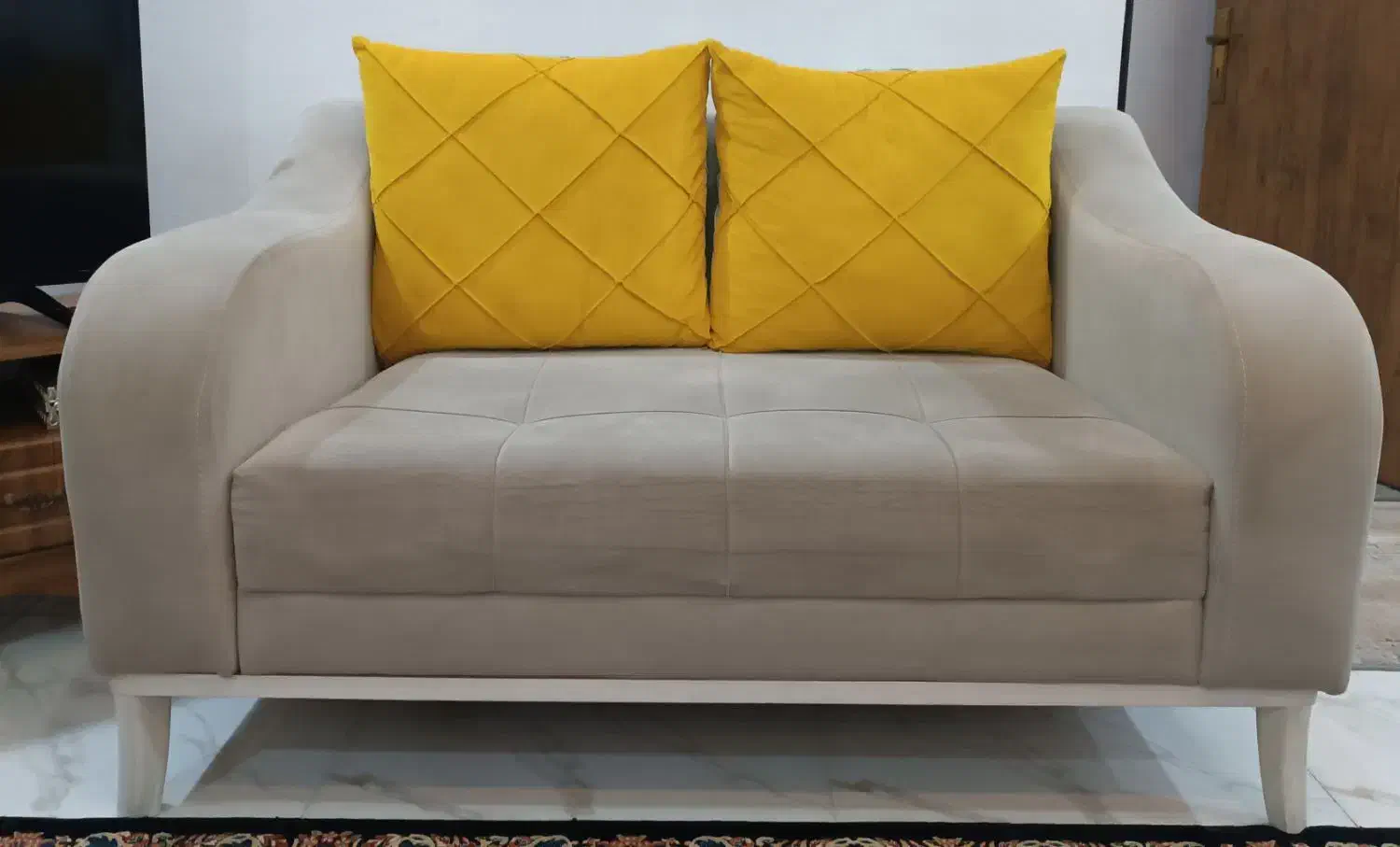 مبل هفت نفره|مبلمان خانگی و میز عسلی|رشت, عینک|دیوار