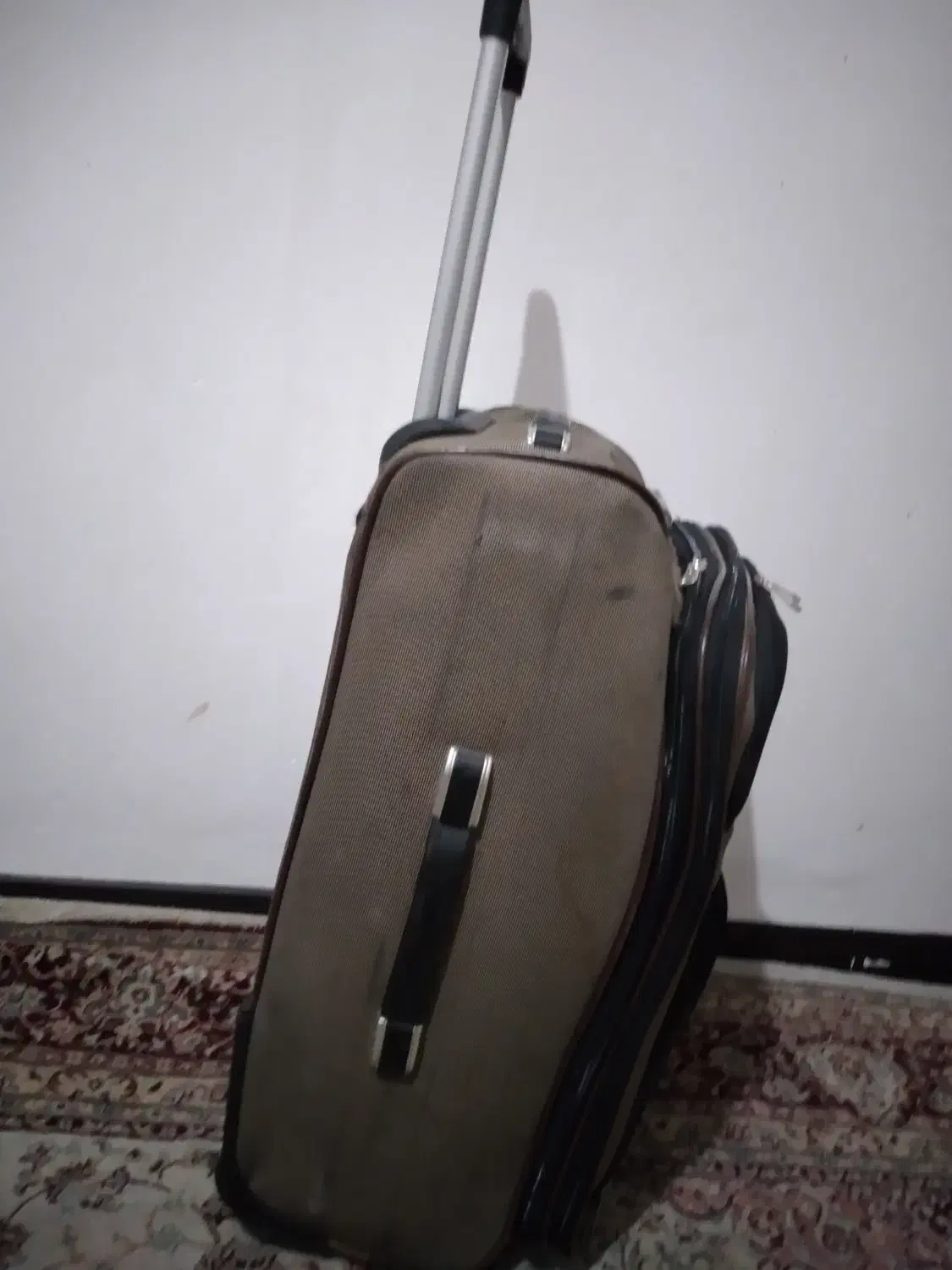 چمدان بزرگ وجادار داخلش کاملآ تمیز است|کیف، کفش، کمربند|پاکدشت, پاکدشت (مامازند)|دیوار