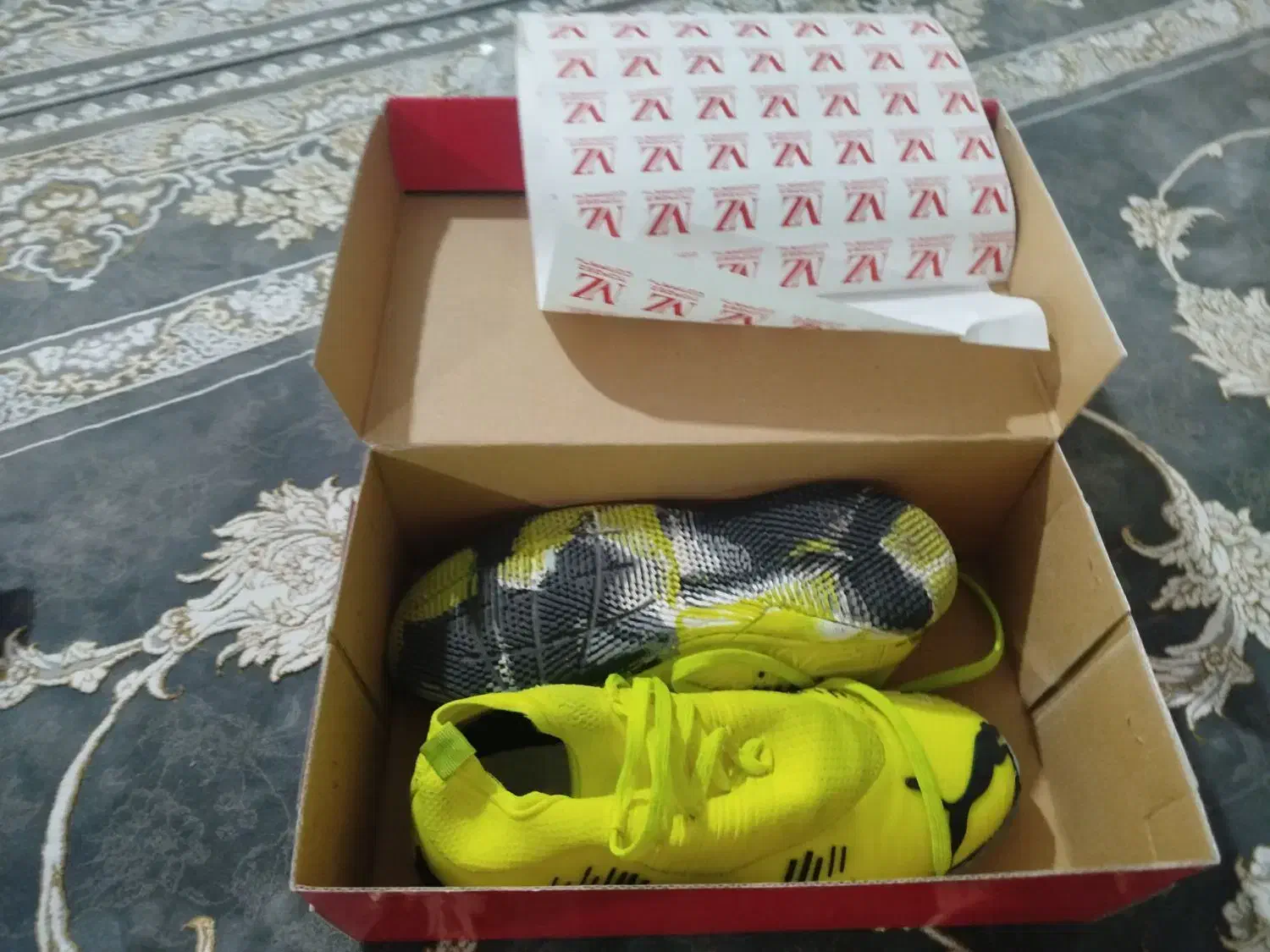 کفش|کیف، کفش، کمربند|دورود, |دیوار