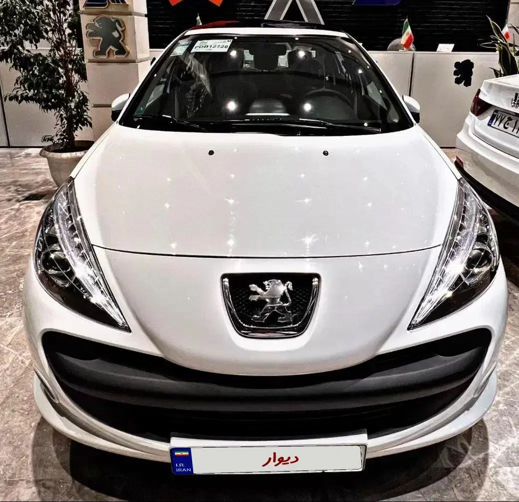 پژو۲۰۷ پانورما سقف شیشه ای|خودرو سواری و وانت|ملایر, |دیوار