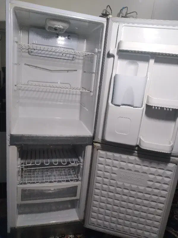 یخچال فریزر ا‌ورست سلام  به شرط|یخچال و فریزر|الیگودرز, |دیوار