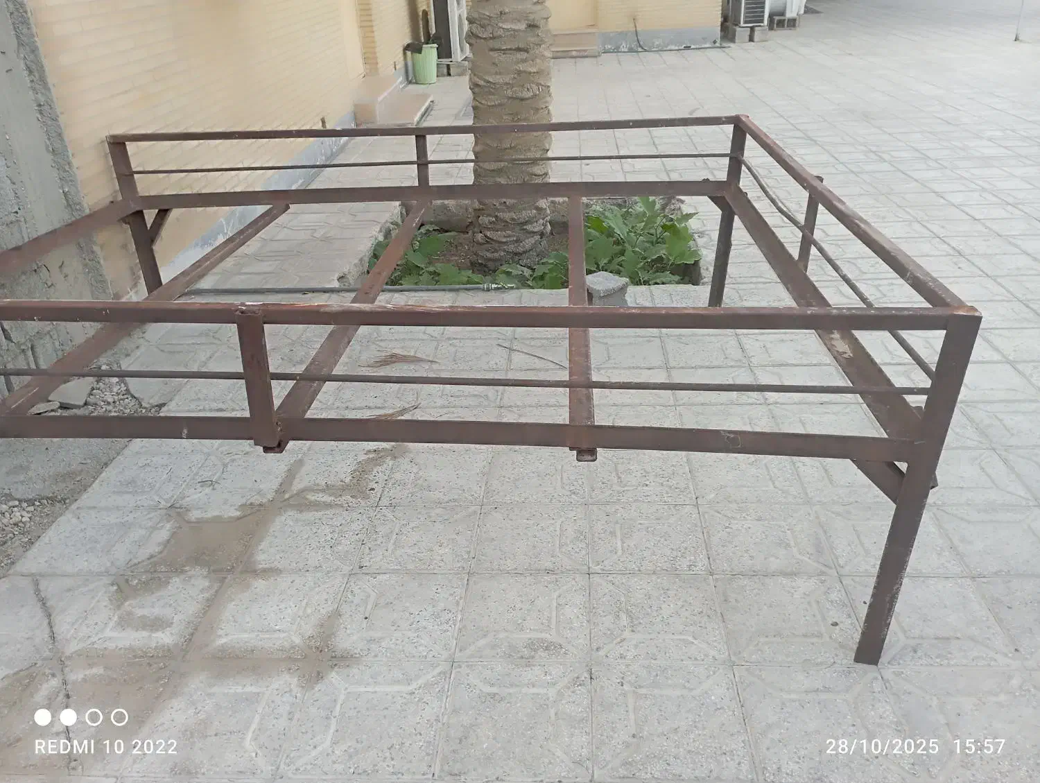 تخت نشیمن آهنی و محکم|تخت و سرویس خواب|خورموج, |دیوار