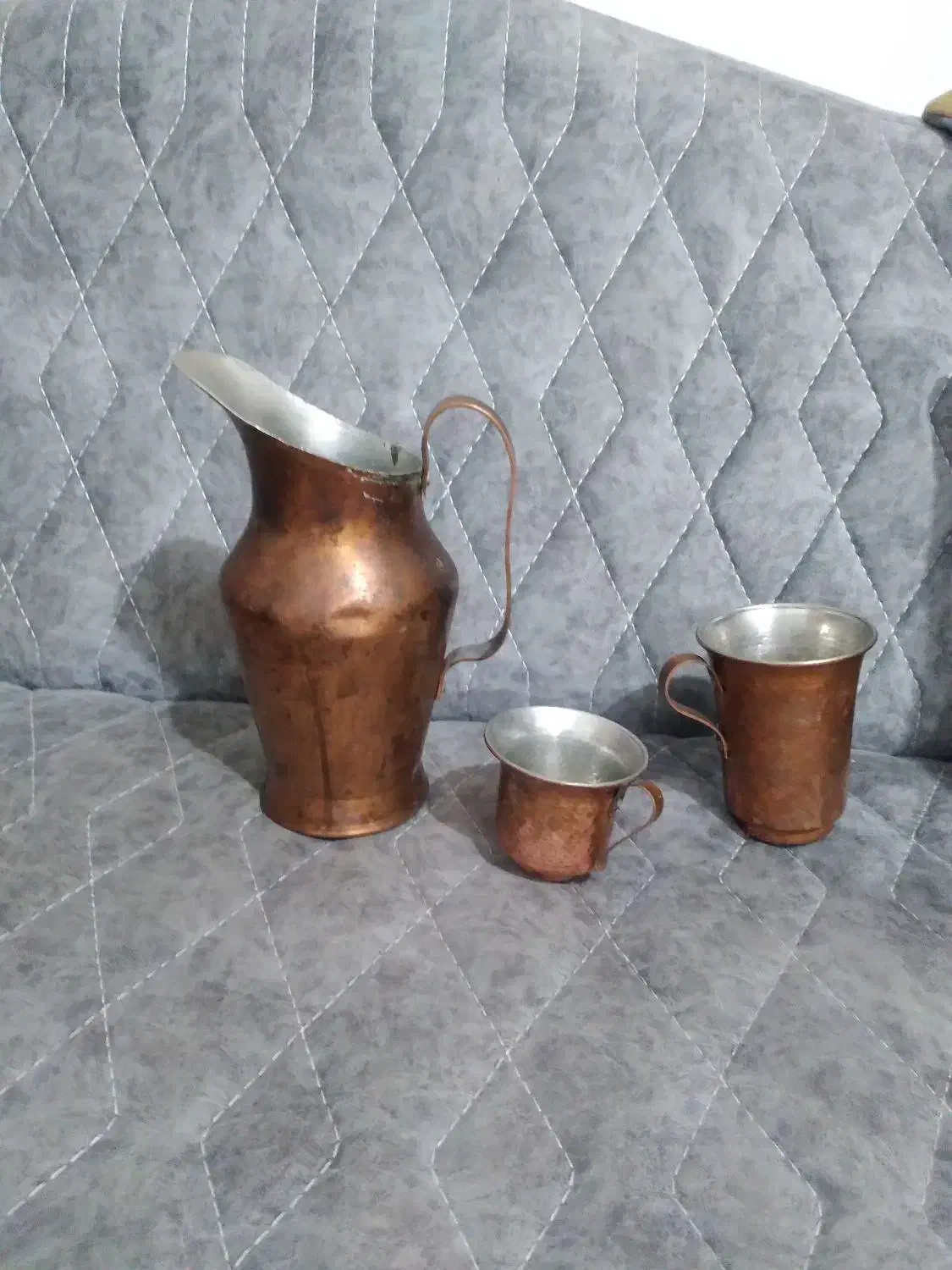 پارچ و لیوان مسی قدیمی|کلکسیون اشیاء عتیقه|اندیشه, اندیشه فاز ۱|دیوار