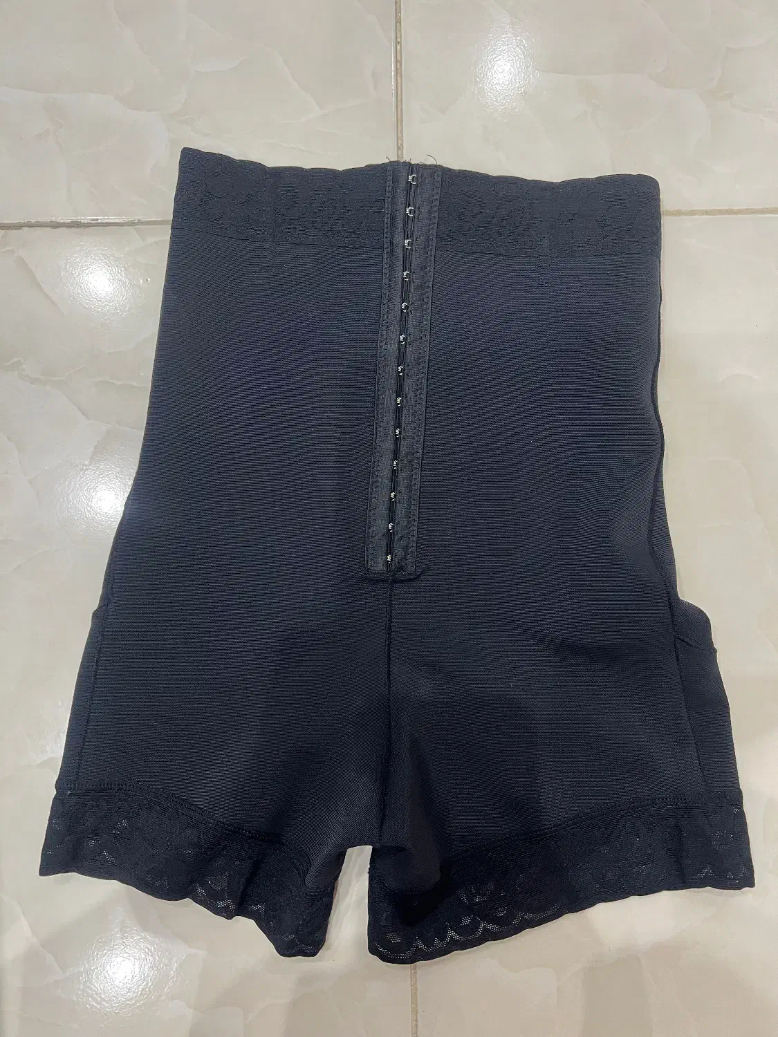 گن جمع کندده شکم و پهلو|لباس|زرندیه, |دیوار