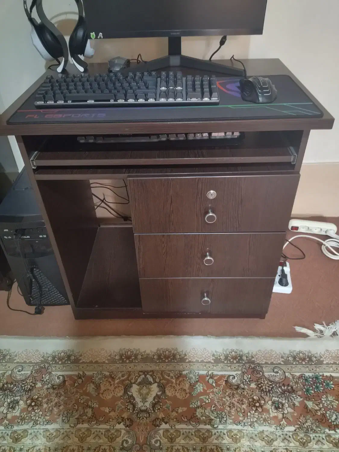 میز تحریر و کامپیوتر در حد نو|میز تحریر و کامپیوتر|شیراز, بریجستون|دیوار