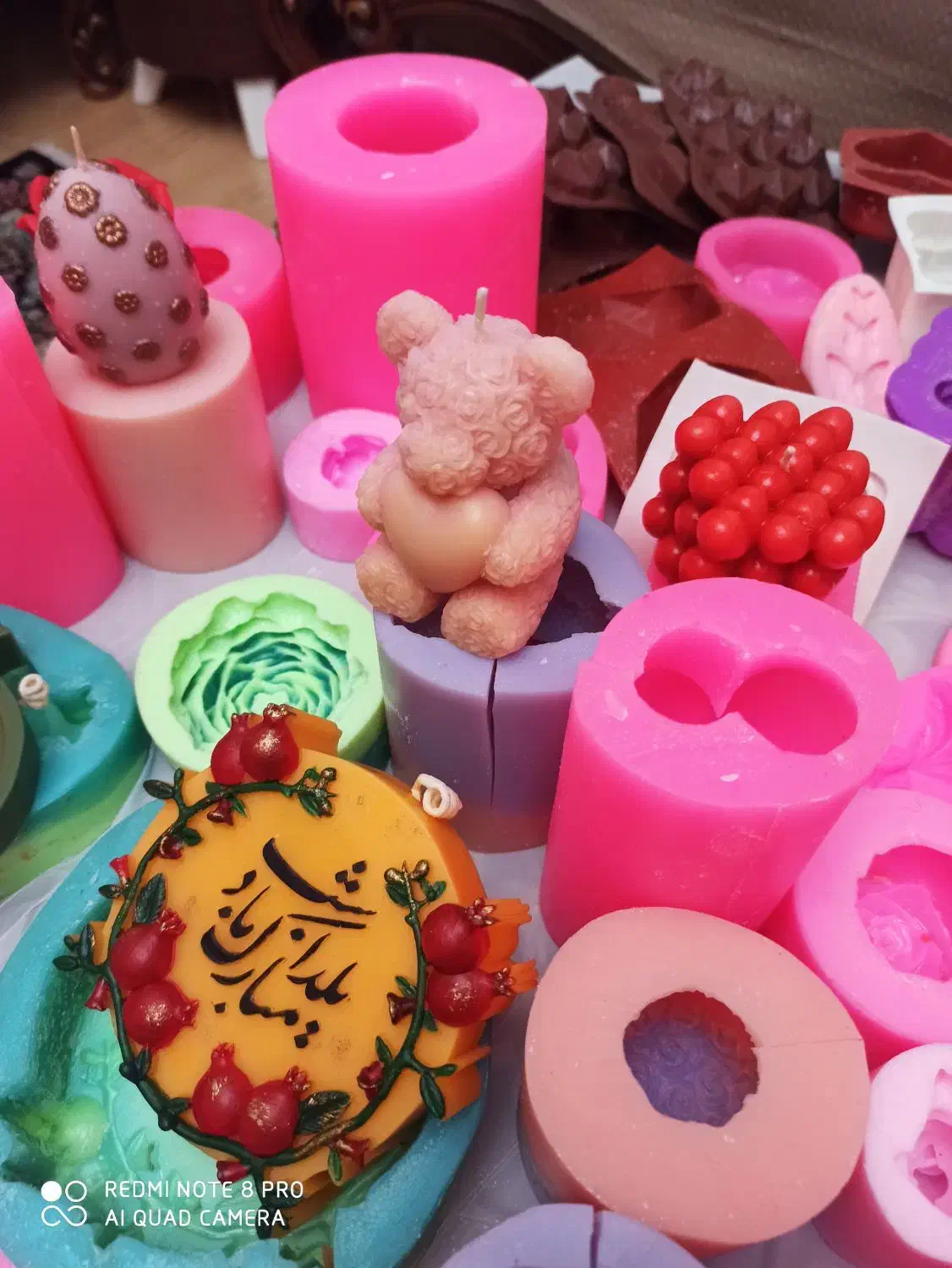 تعدادی قالب شمع سیلیکونی پلاستیکی به فروش میرسد|صنایع دستی و سایر لوازم تزئینی|رشت, لاکانی|دیوار