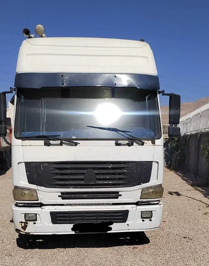 یک دستگاه کشنده هوو|خودرو سنگین|بجنورد, |دیوار