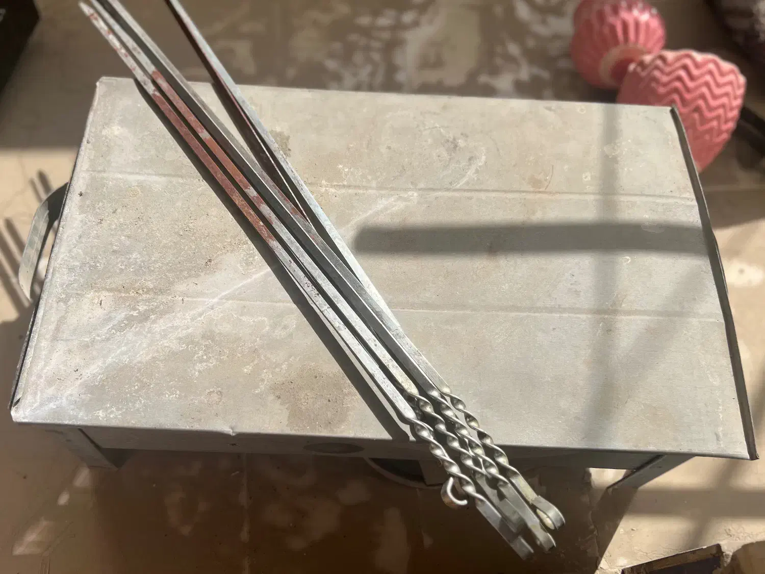 منقل پایه دار به همراه سیخ (باربیکیو، کبابزن)|اجاق گاز و لوازم برقی پختوپز|بندرعباس, |دیوار